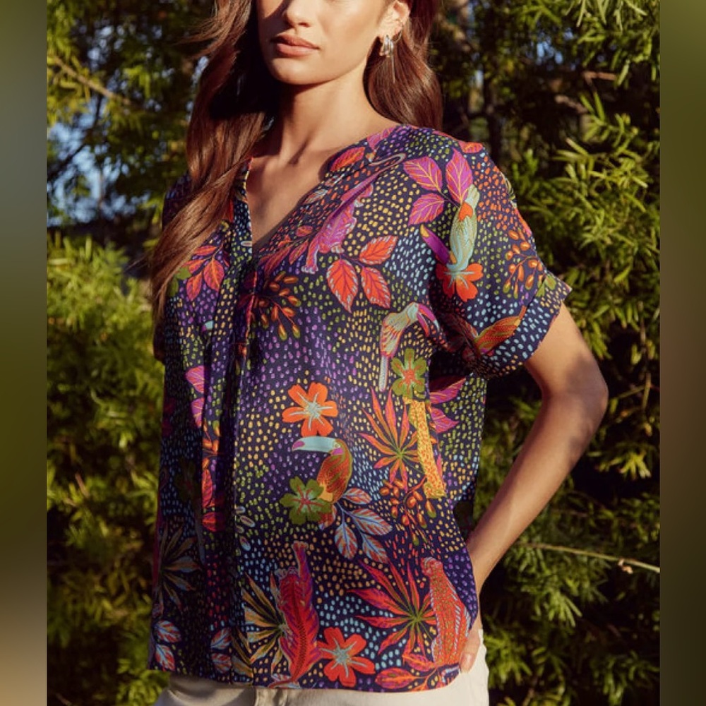 JODIFL Vibrant floral Multicolor Abby Navy print Vneck size large